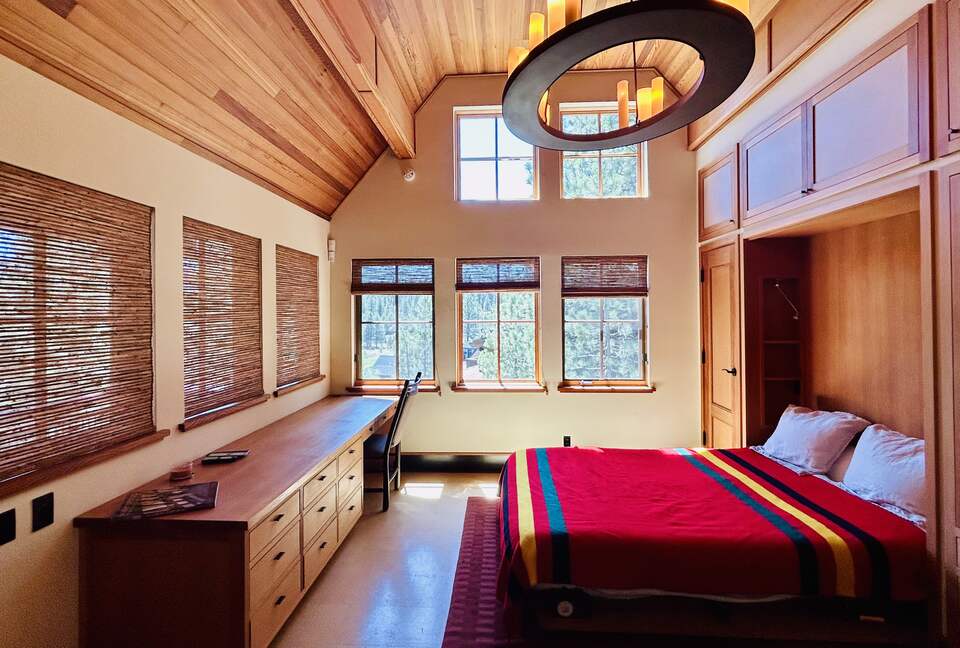 Detached Guest house bedroom - mountain & gold course views