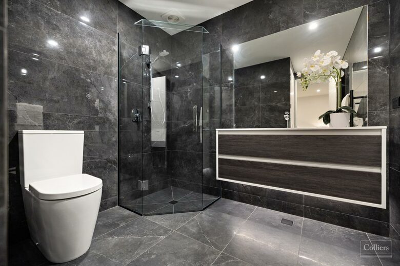 Architectural Masterpiece with Panoramic Lake and Mountain Views - Queenstown, New Zealand