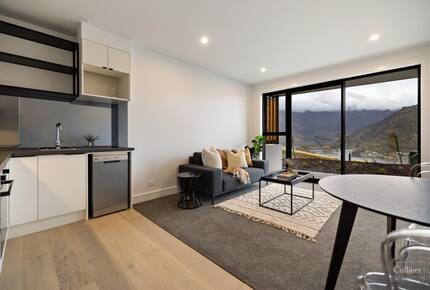 Architectural Masterpiece with Panoramic Lake and Mountain Views - Queenstown, New Zealand