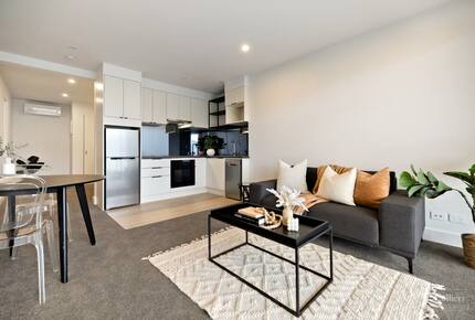 Architectural Masterpiece with Panoramic Lake and Mountain Views - Queenstown, New Zealand