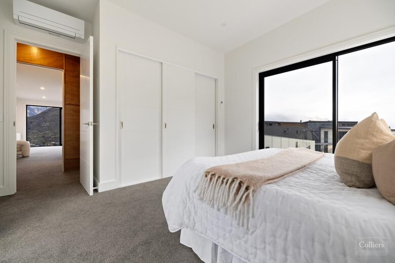 Architectural Masterpiece with Panoramic Lake and Mountain Views - Queenstown, New Zealand