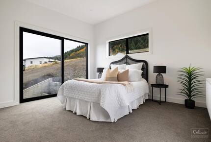 Architectural Masterpiece with Panoramic Lake and Mountain Views - Queenstown, New Zealand