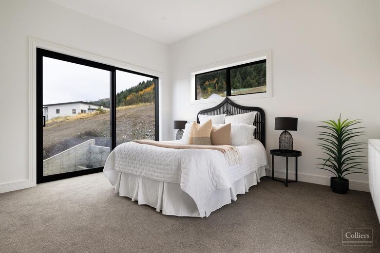 Architectural Masterpiece with Panoramic Lake and Mountain Views - Queenstown, New Zealand