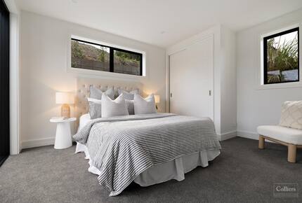Architectural Masterpiece with Panoramic Lake and Mountain Views - Queenstown, New Zealand