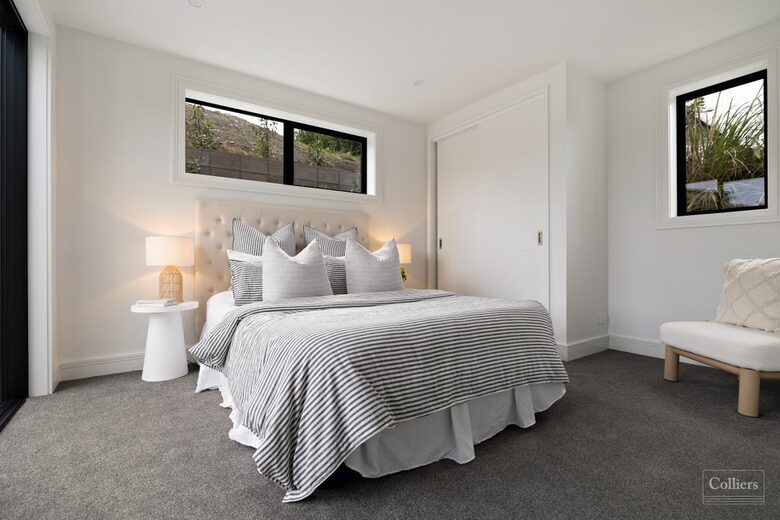 Architectural Masterpiece with Panoramic Lake and Mountain Views - Queenstown, New Zealand
