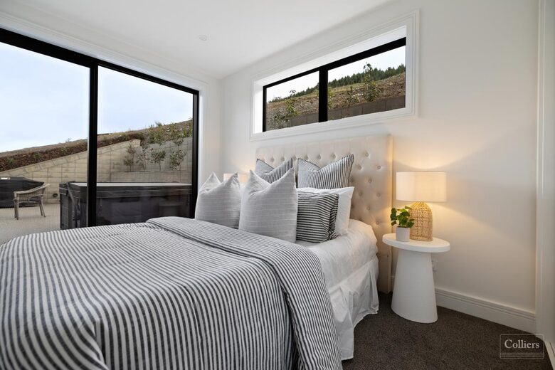 Architectural Masterpiece with Panoramic Lake and Mountain Views - Queenstown, New Zealand