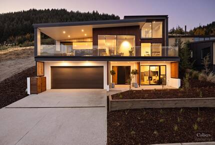 Architectural Masterpiece with Panoramic Lake and Mountain Views - Queenstown, New Zealand