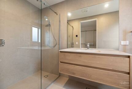 Architectural Masterpiece with Panoramic Lake and Mountain Views - Queenstown, New Zealand