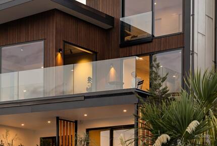 Architectural Masterpiece with Panoramic Lake and Mountain Views - Queenstown, New Zealand