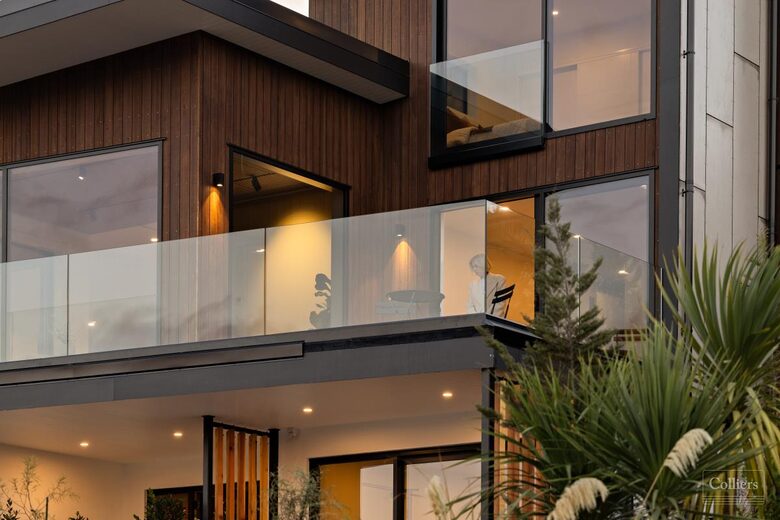 Architectural Masterpiece with Panoramic Lake and Mountain Views - Queenstown, New Zealand