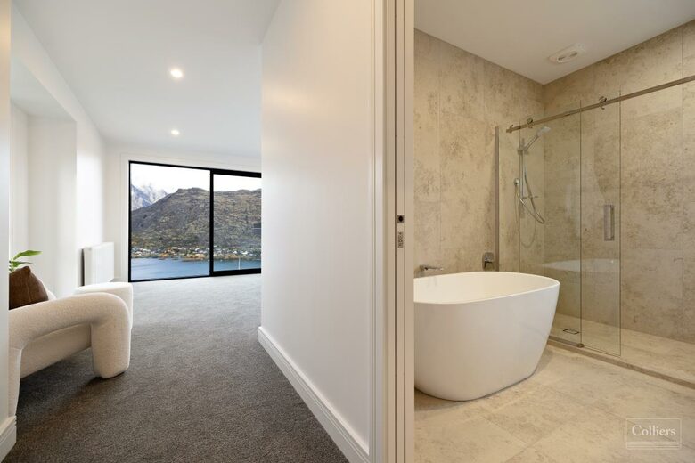 Architectural Masterpiece with Panoramic Lake and Mountain Views - Queenstown, New Zealand