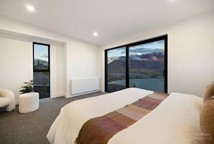 Architectural Masterpiece with Panoramic Lake and Mountain Views - Queenstown, New Zealand