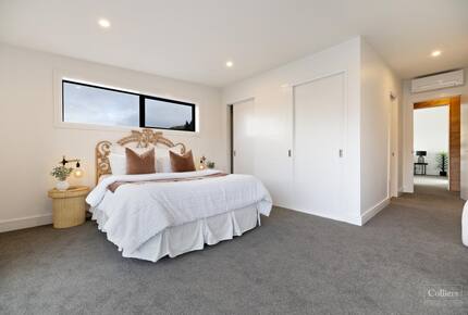Architectural Masterpiece with Panoramic Lake and Mountain Views - Queenstown, New Zealand