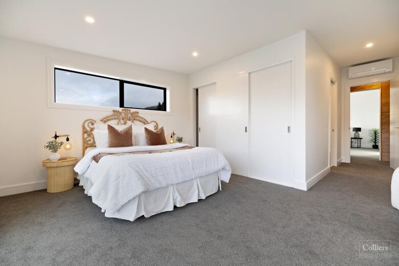Architectural Masterpiece with Panoramic Lake and Mountain Views - Queenstown, New Zealand