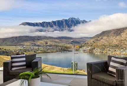 Architectural Masterpiece with Panoramic Lake and Mountain Views - Queenstown, New Zealand