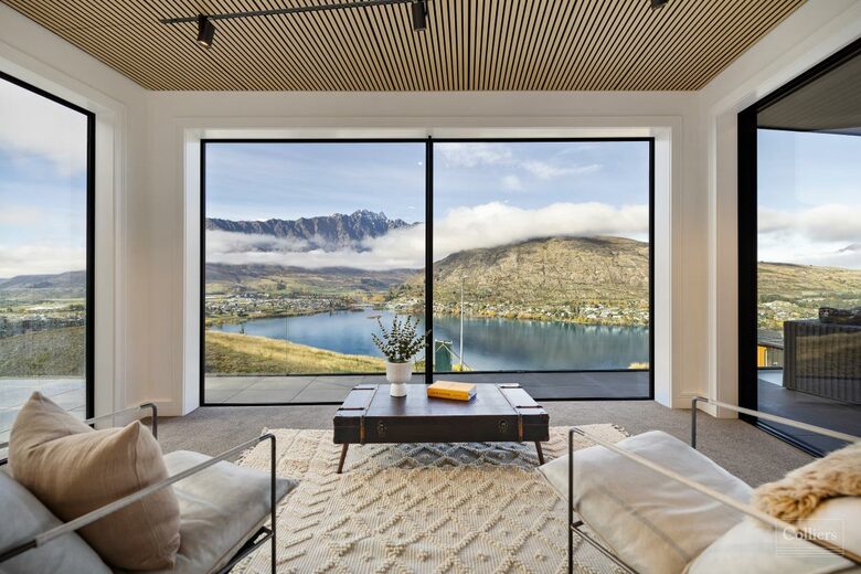 Architectural Masterpiece with Panoramic Lake and Mountain Views - Queenstown, New Zealand