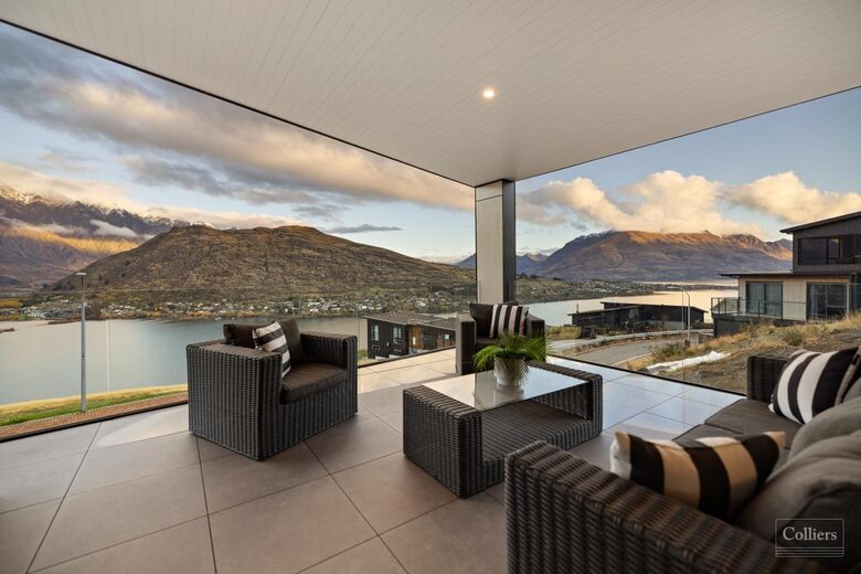 Architectural Masterpiece with Panoramic Lake and Mountain Views - Queenstown, New Zealand