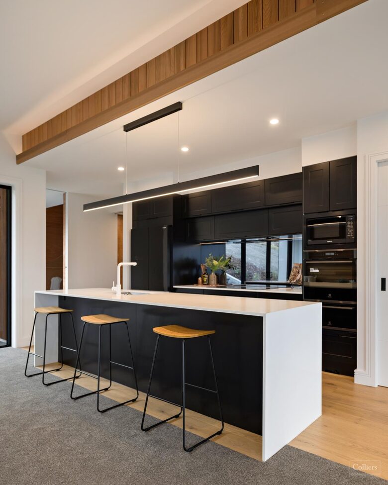 Architectural Masterpiece with Panoramic Lake and Mountain Views - Queenstown, New Zealand