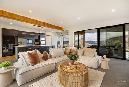 Architectural Masterpiece with Panoramic Lake and Mountain Views - Queenstown, New Zealand