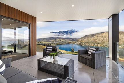 Architectural Masterpiece with Panoramic Lake and Mountain Views - Queenstown, New Zealand
