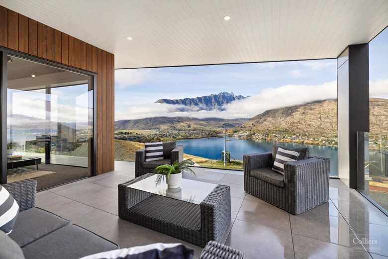 Architectural Masterpiece with Panoramic Lake and Mountain Views - Queenstown, New Zealand