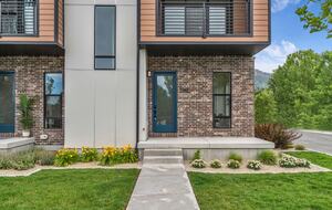 Elegant End-Unit Townhome with Designer Finishes & Mountain Views - Holladay, Utah