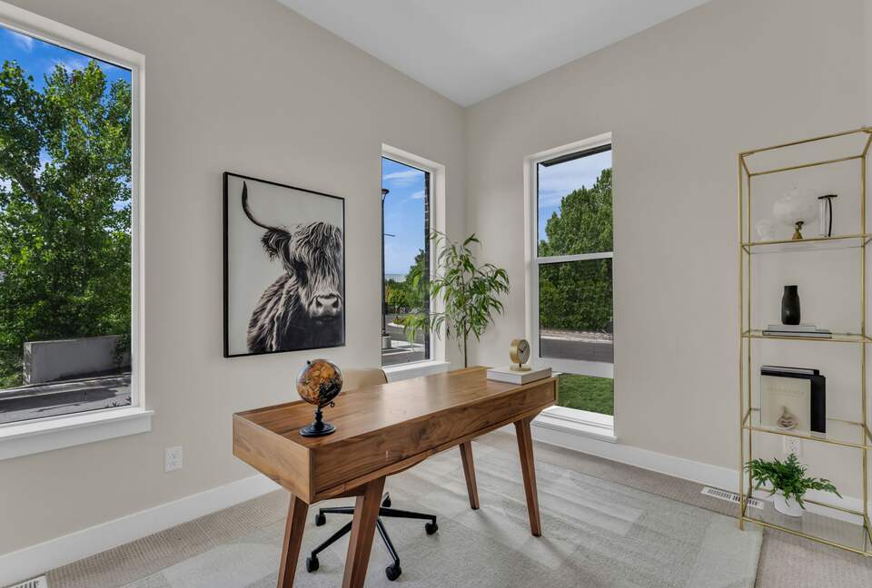 Elegant End-Unit Townhome with Designer Finishes & Mountain Views - Holladay, Utah