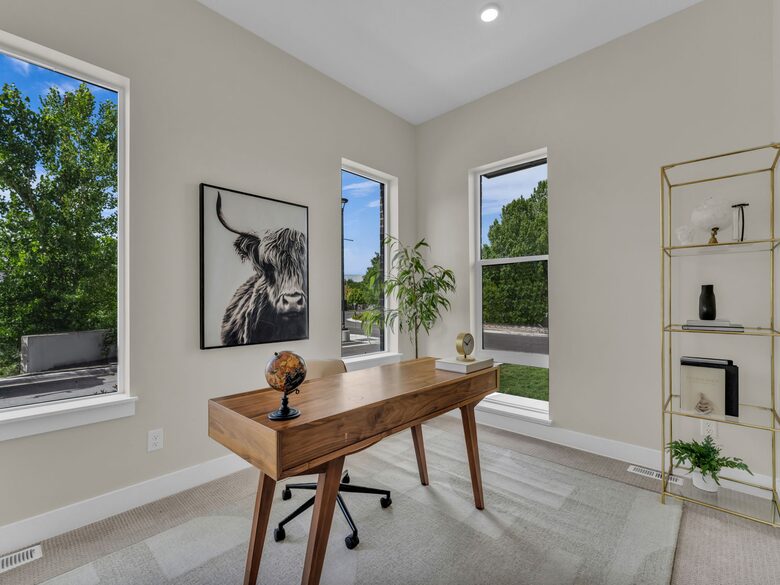 Elegant End-Unit Townhome with Designer Finishes & Mountain Views - Holladay, Utah