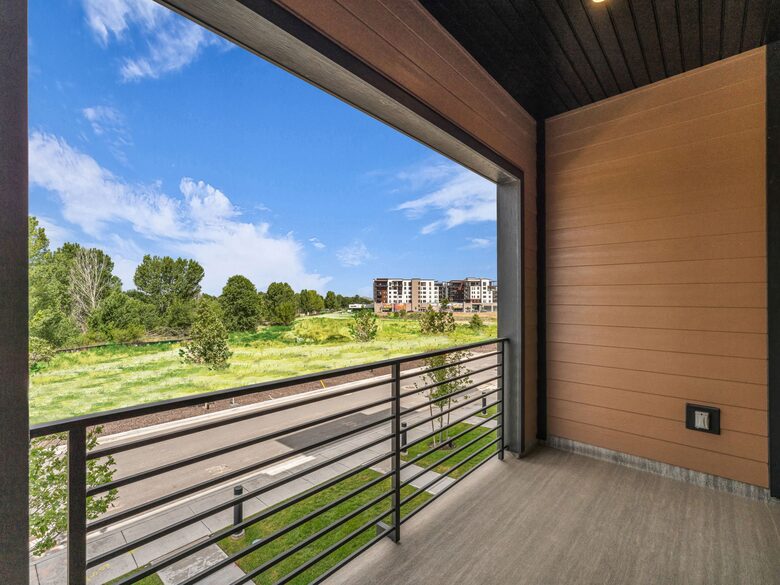 Elegant End-Unit Townhome with Designer Finishes & Mountain Views - Holladay, Utah