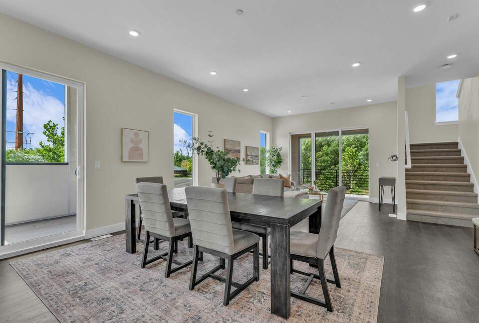 Elegant End-Unit Townhome with Designer Finishes & Mountain Views - Holladay, Utah