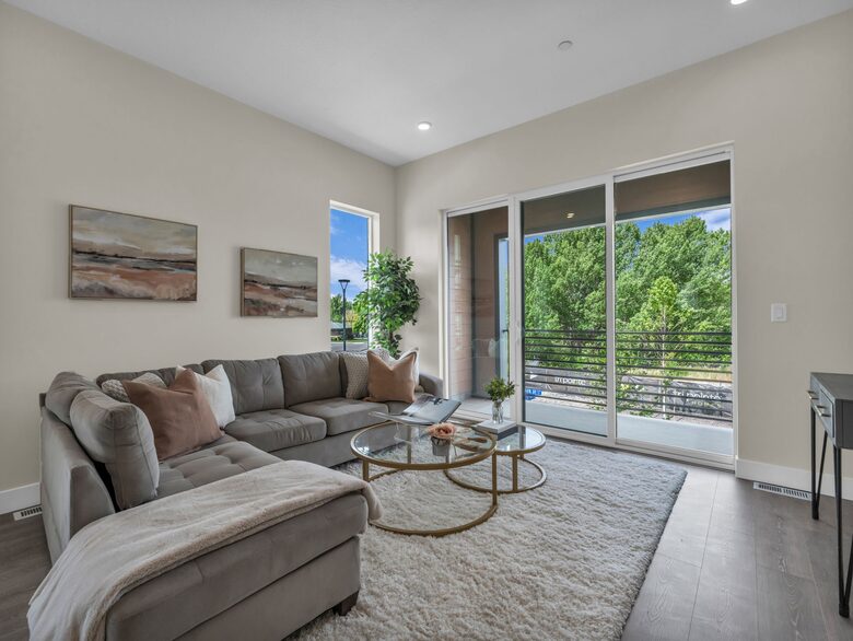 Elegant End-Unit Townhome with Designer Finishes & Mountain Views - Holladay, Utah