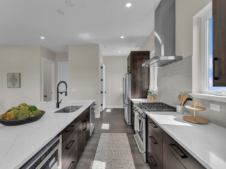 Elegant End-Unit Townhome with Designer Finishes & Mountain Views - Holladay, Utah