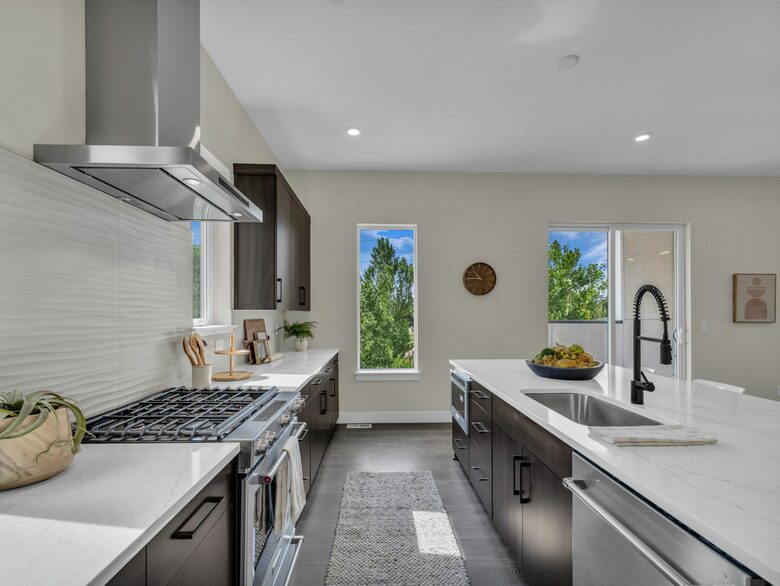 Elegant End-Unit Townhome with Designer Finishes & Mountain Views - Holladay, Utah