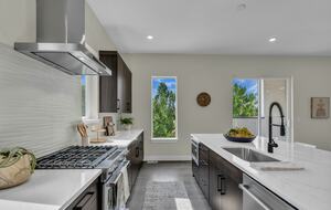 Elegant End-Unit Townhome with Designer Finishes & Mountain Views - Holladay, Utah