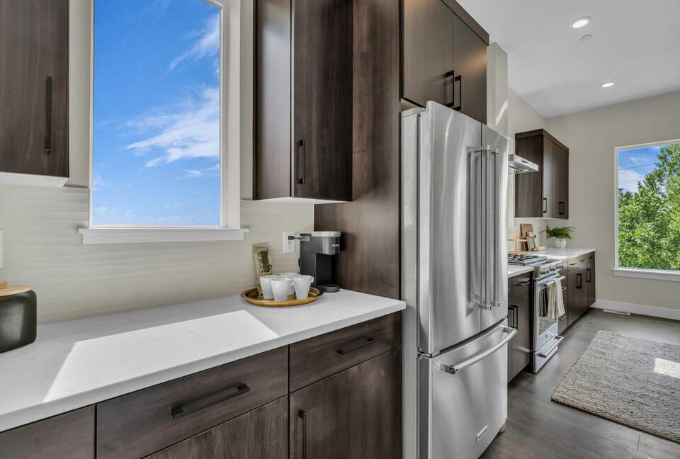Elegant End-Unit Townhome with Designer Finishes & Mountain Views - Holladay, Utah