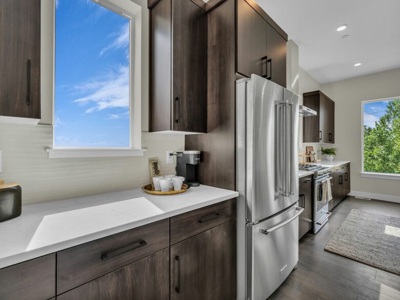 Elegant End-Unit Townhome with Designer Finishes & Mountain Views - Holladay, Utah