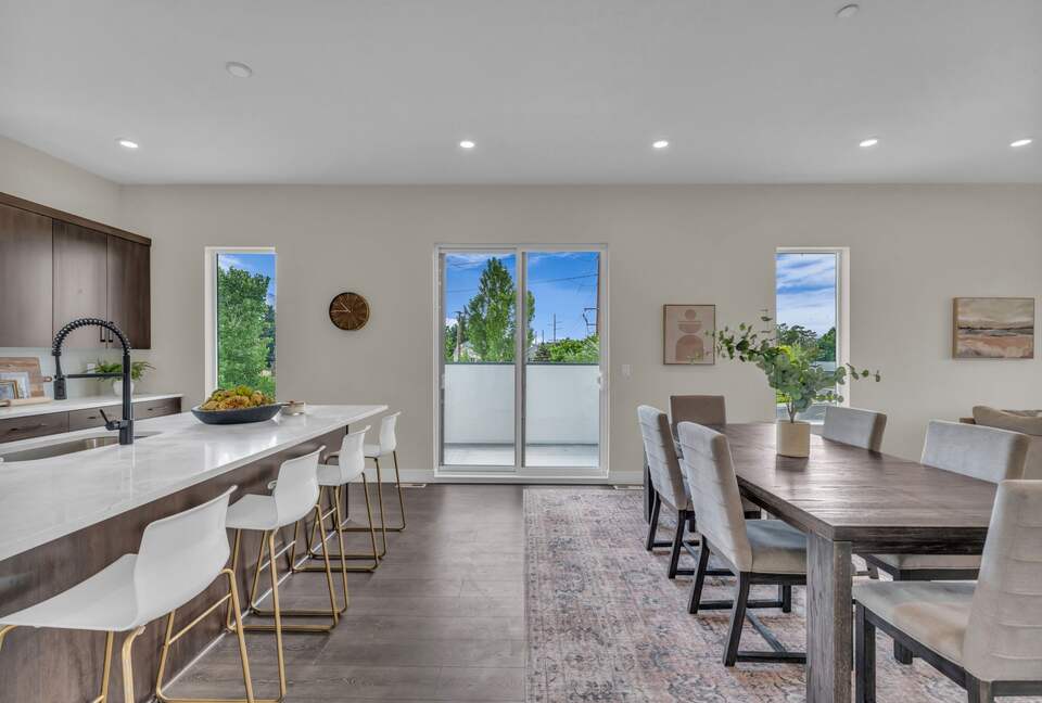 Elegant End-Unit Townhome with Designer Finishes & Mountain Views - Holladay, Utah