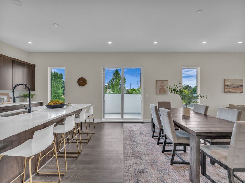 Elegant End-Unit Townhome with Designer Finishes & Mountain Views - Holladay, Utah