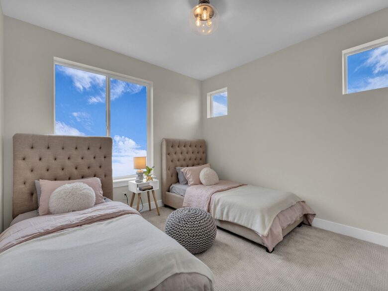 Elegant End-Unit Townhome with Designer Finishes & Mountain Views - Holladay, Utah
