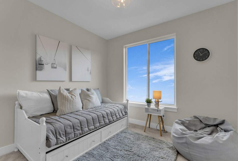 Elegant End-Unit Townhome with Designer Finishes & Mountain Views - Holladay, Utah