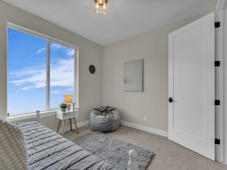 Elegant End-Unit Townhome with Designer Finishes & Mountain Views - Holladay, Utah