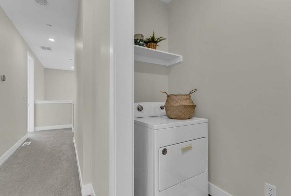 Elegant End-Unit Townhome with Designer Finishes & Mountain Views - Holladay, Utah