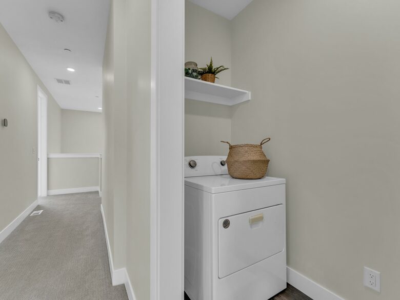 Elegant End-Unit Townhome with Designer Finishes & Mountain Views - Holladay, Utah