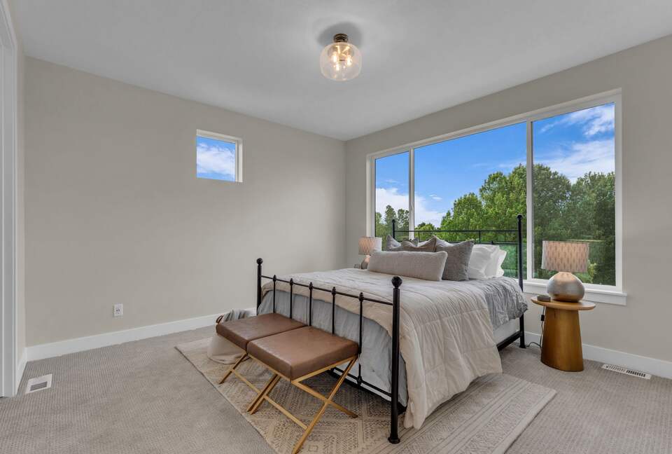 Elegant End-Unit Townhome with Designer Finishes & Mountain Views - Holladay, Utah
