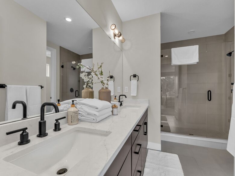 Elegant End-Unit Townhome with Designer Finishes & Mountain Views - Holladay, Utah