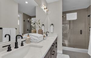 Elegant End-Unit Townhome with Designer Finishes & Mountain Views - Holladay, Utah