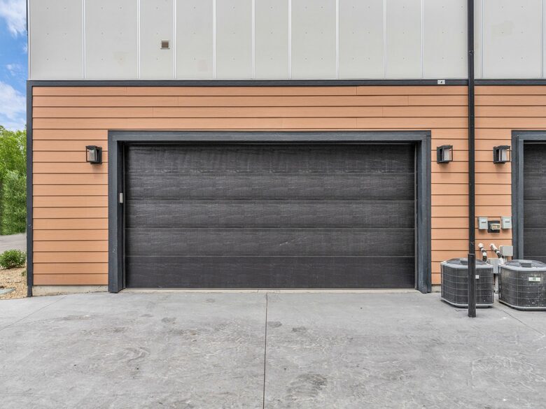 Elegant End-Unit Townhome with Designer Finishes & Mountain Views - Holladay, Utah