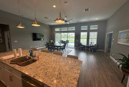 Elegant Apollo Beach Haven with Lush Trails & Hot Tub - Apollo Beach, Florida