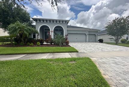 Elegant Apollo Beach Haven with Lush Trails & Hot Tub - Apollo Beach, Florida