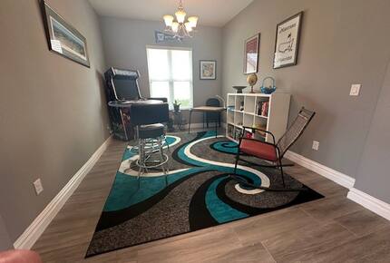 Elegant Apollo Beach Haven with Lush Trails & Hot Tub - Apollo Beach, Florida